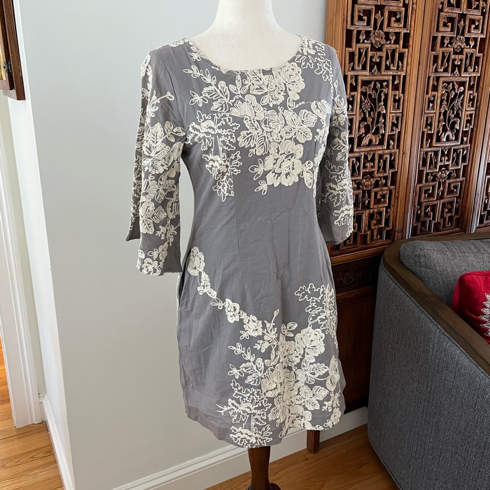 Sweet Sinammon Gray and White Floral Dress Women’s Size Small Like New